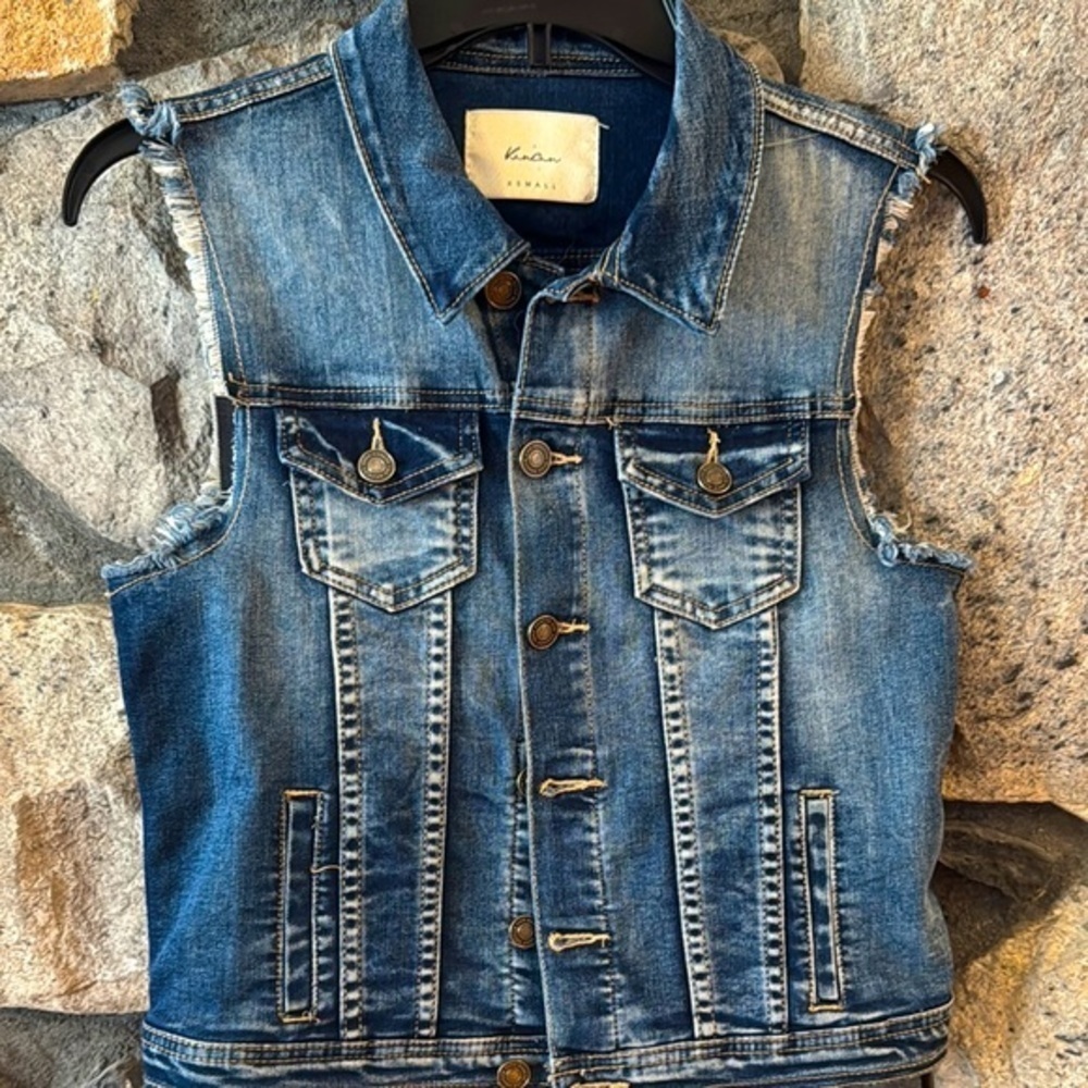 KanCan distressed Blue Denim women’s size‎ X small Vest